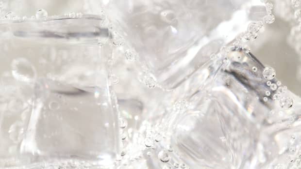 carbonated water with ice