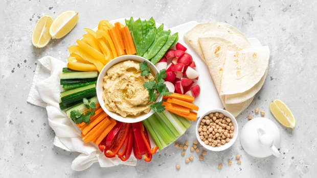 Vegetable and hummus snack tray