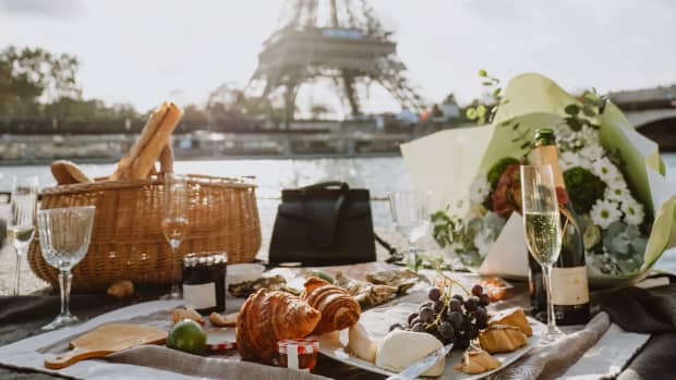 picnic in Paris