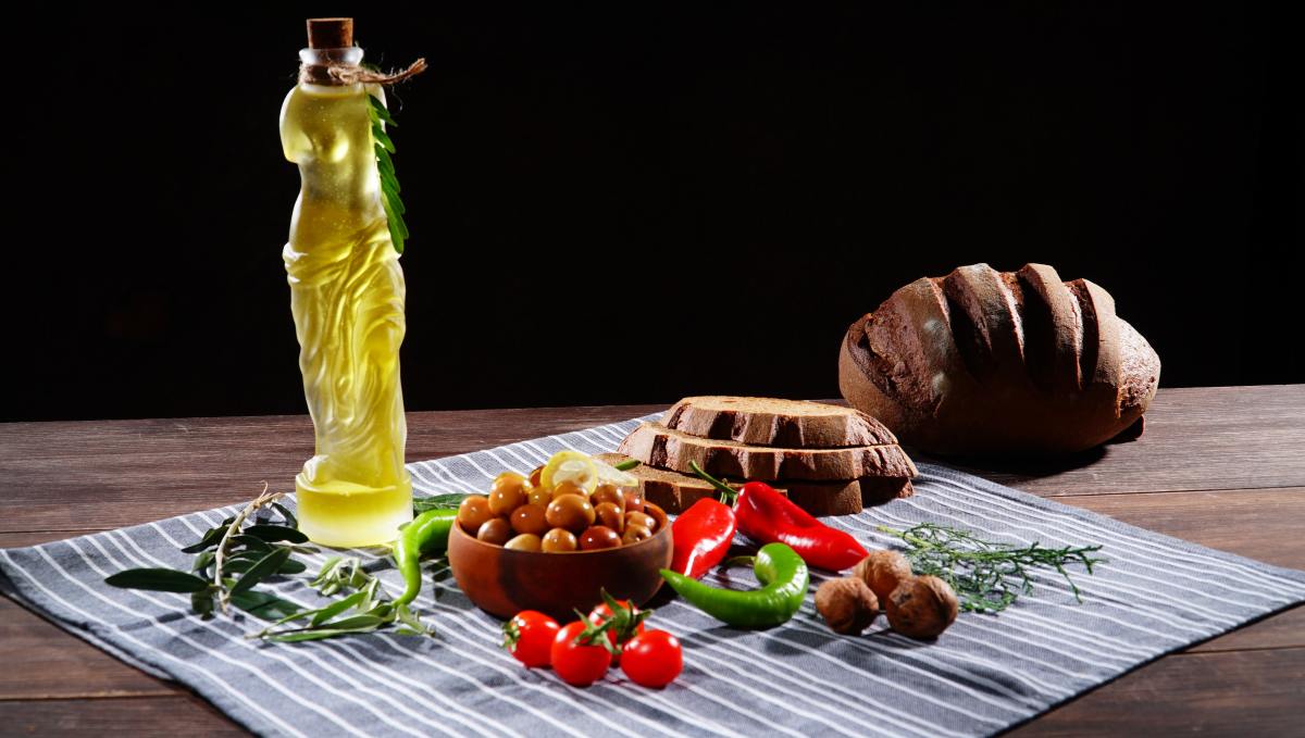 tiktoker-s-love-for-the-mediterranean-diet-has-us-sold-caloriebee-news